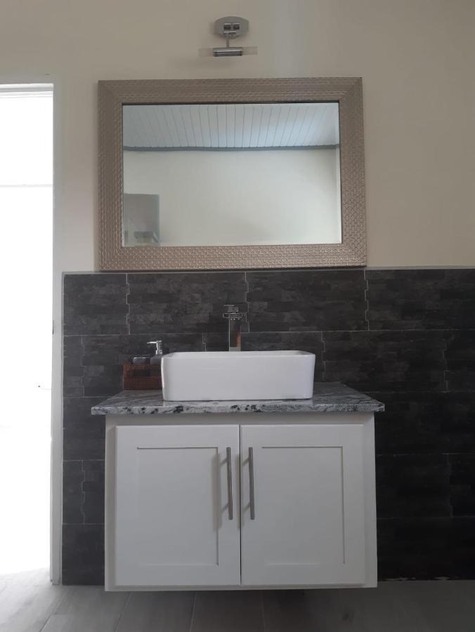 Tranquility Suites- Feels Like Home Choiseul Экстерьер фото